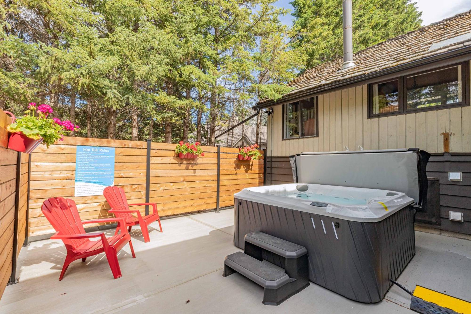 Elkhorn Lodge Vacation Rentals Банф Екстериор снимка