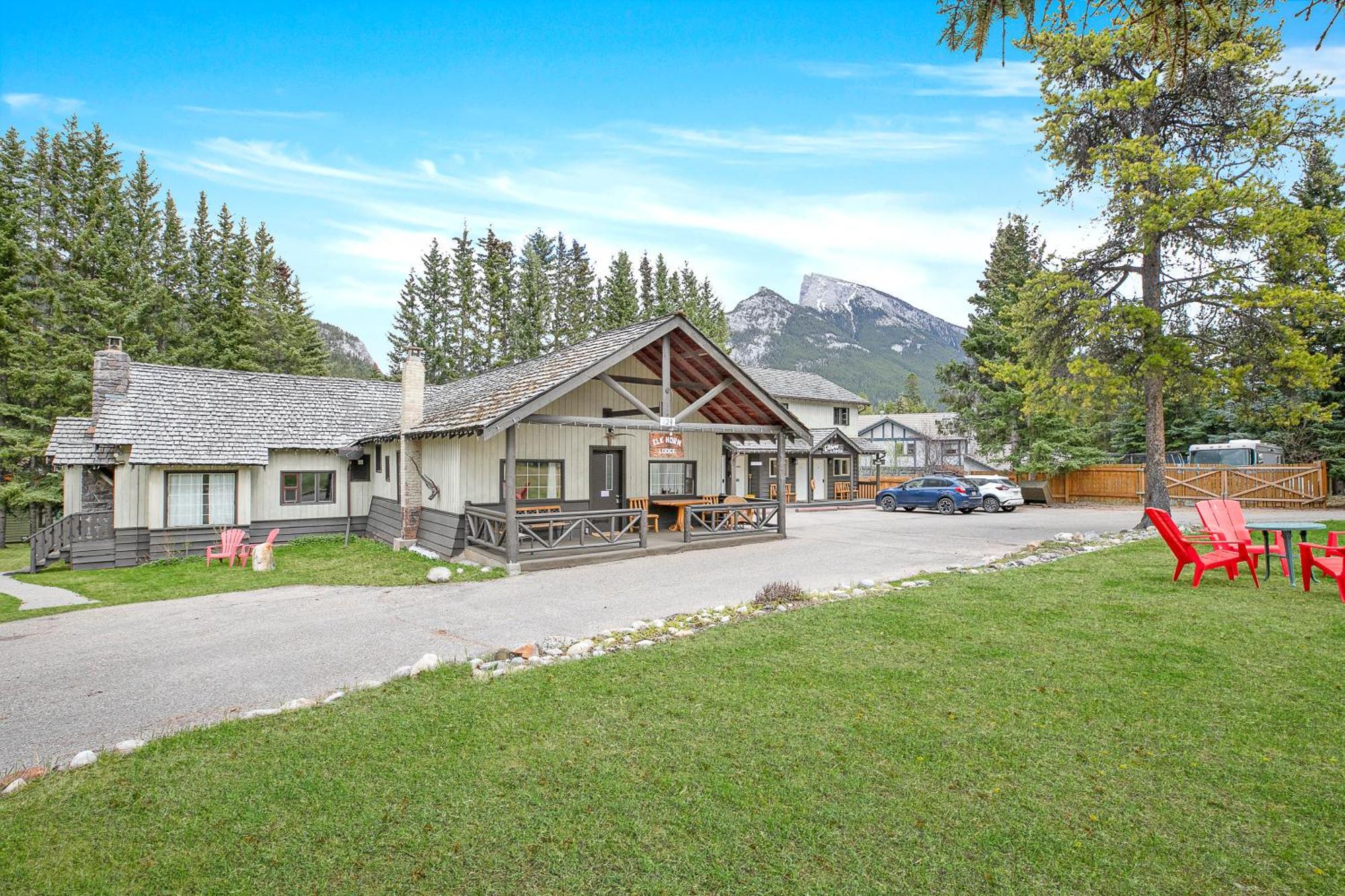 Elkhorn Lodge Vacation Rentals Банф Екстериор снимка