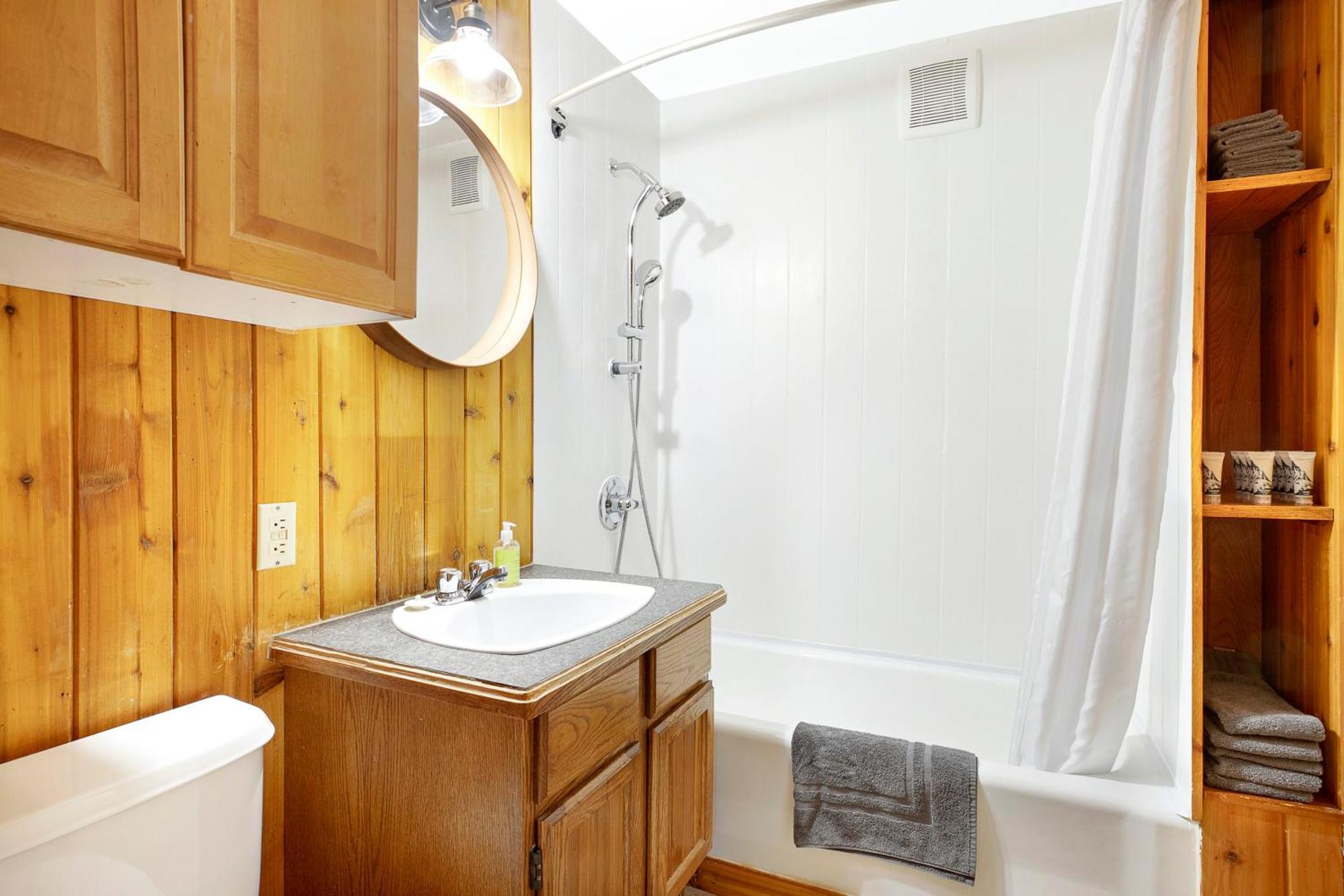 Elkhorn Lodge Vacation Rentals Банф Стая снимка