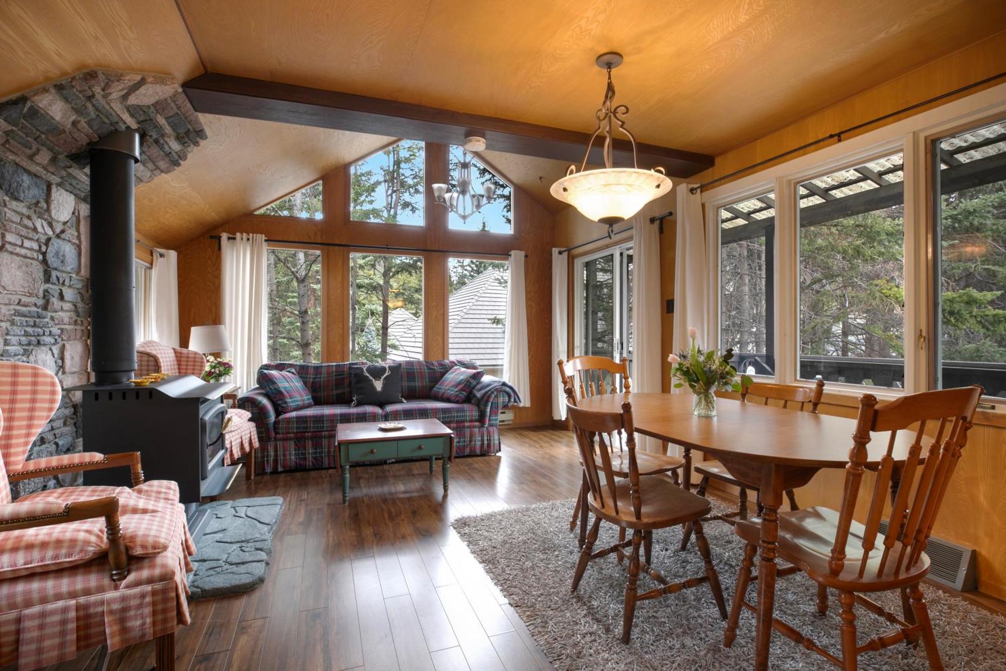 Elkhorn Lodge Vacation Rentals Банф Екстериор снимка