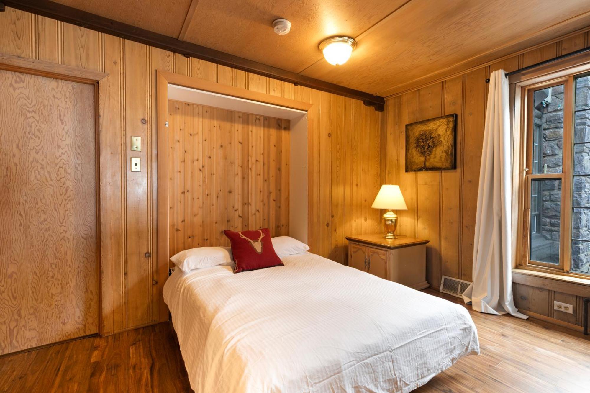 Elkhorn Lodge Vacation Rentals Банф Екстериор снимка