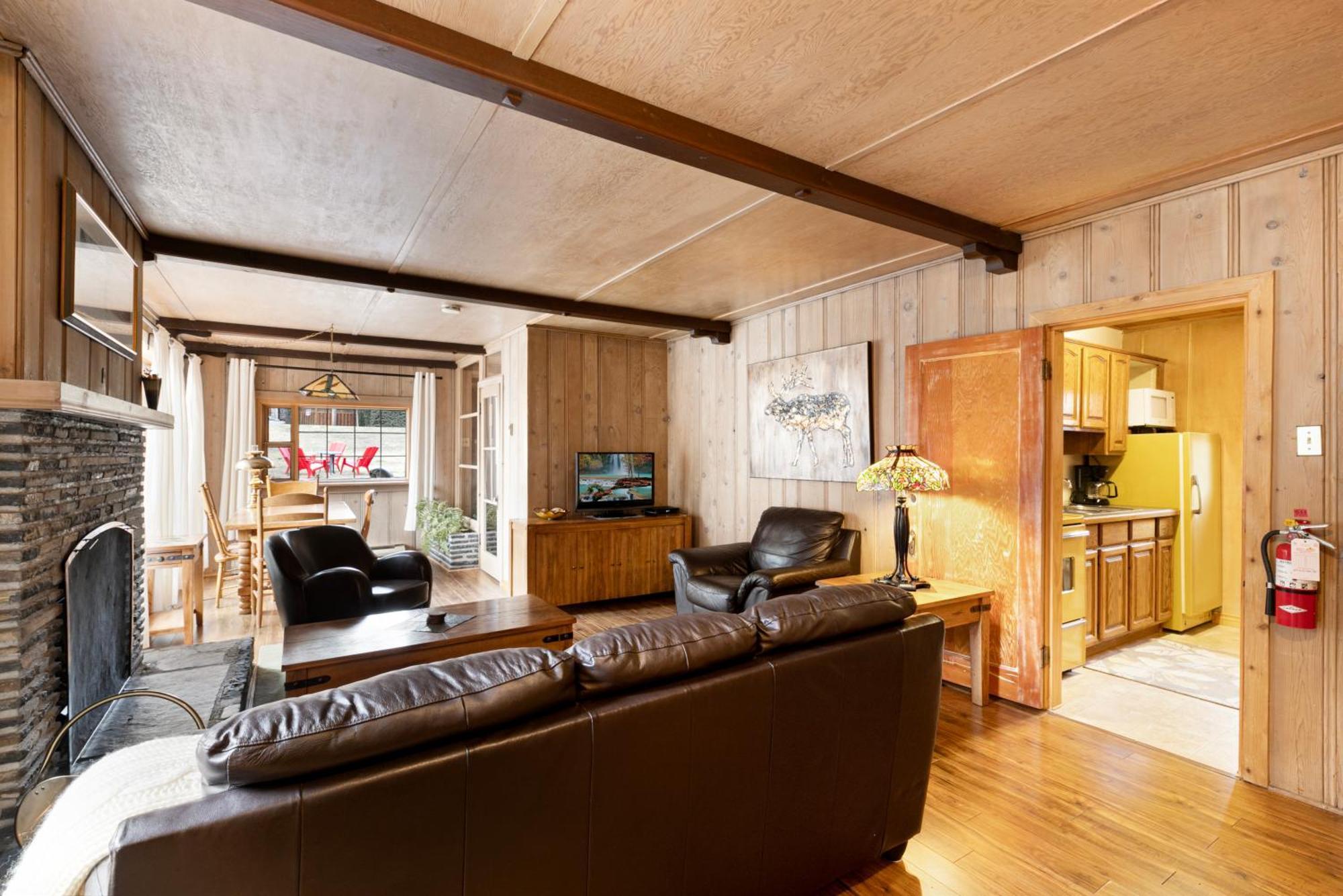 Elkhorn Lodge Vacation Rentals Банф Екстериор снимка