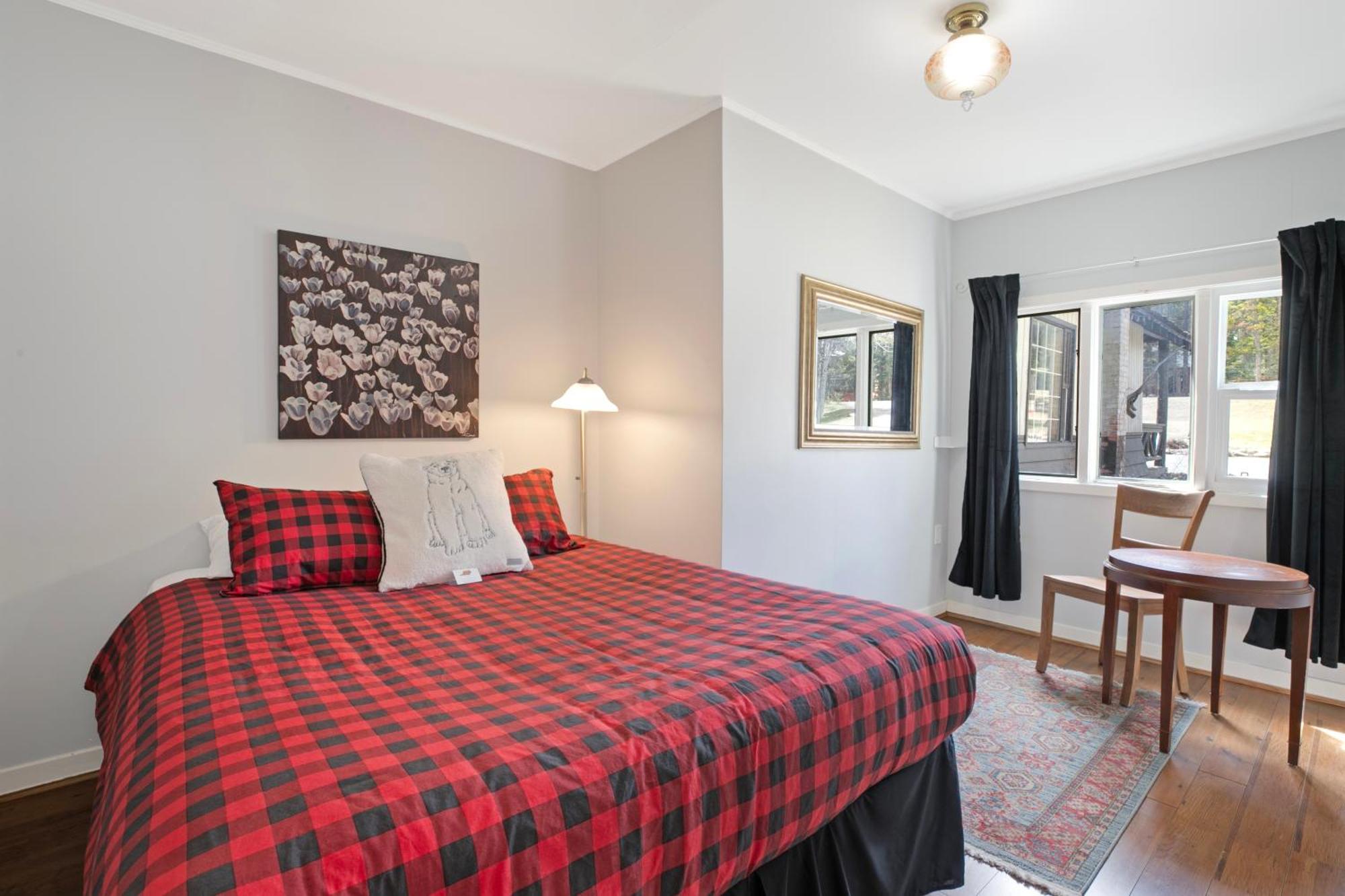 Elkhorn Lodge Vacation Rentals Банф Екстериор снимка